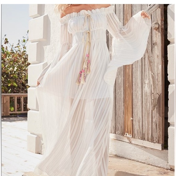VENUS Dresses & Skirts - VENUS Elegant Off-Shoulder White Maxi Dress